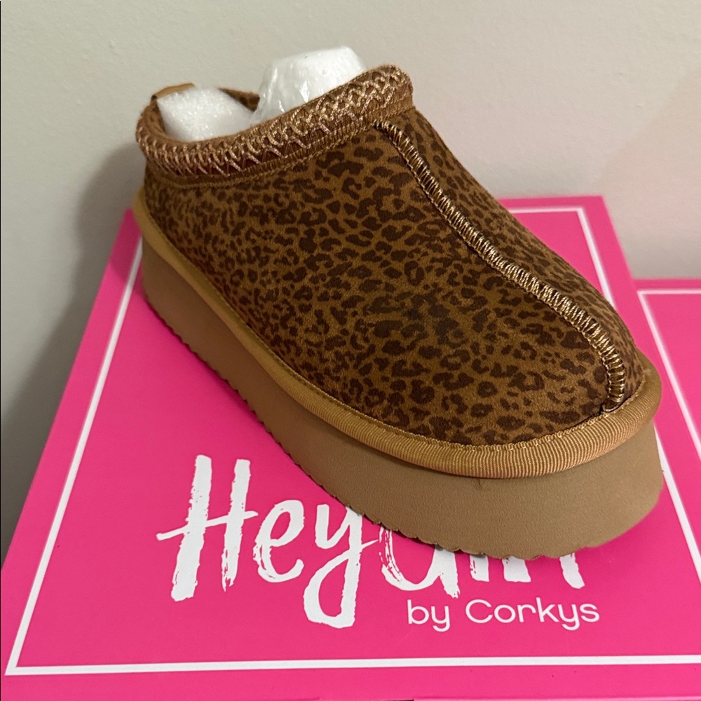 Corkys Leopard Print Tan Slippers